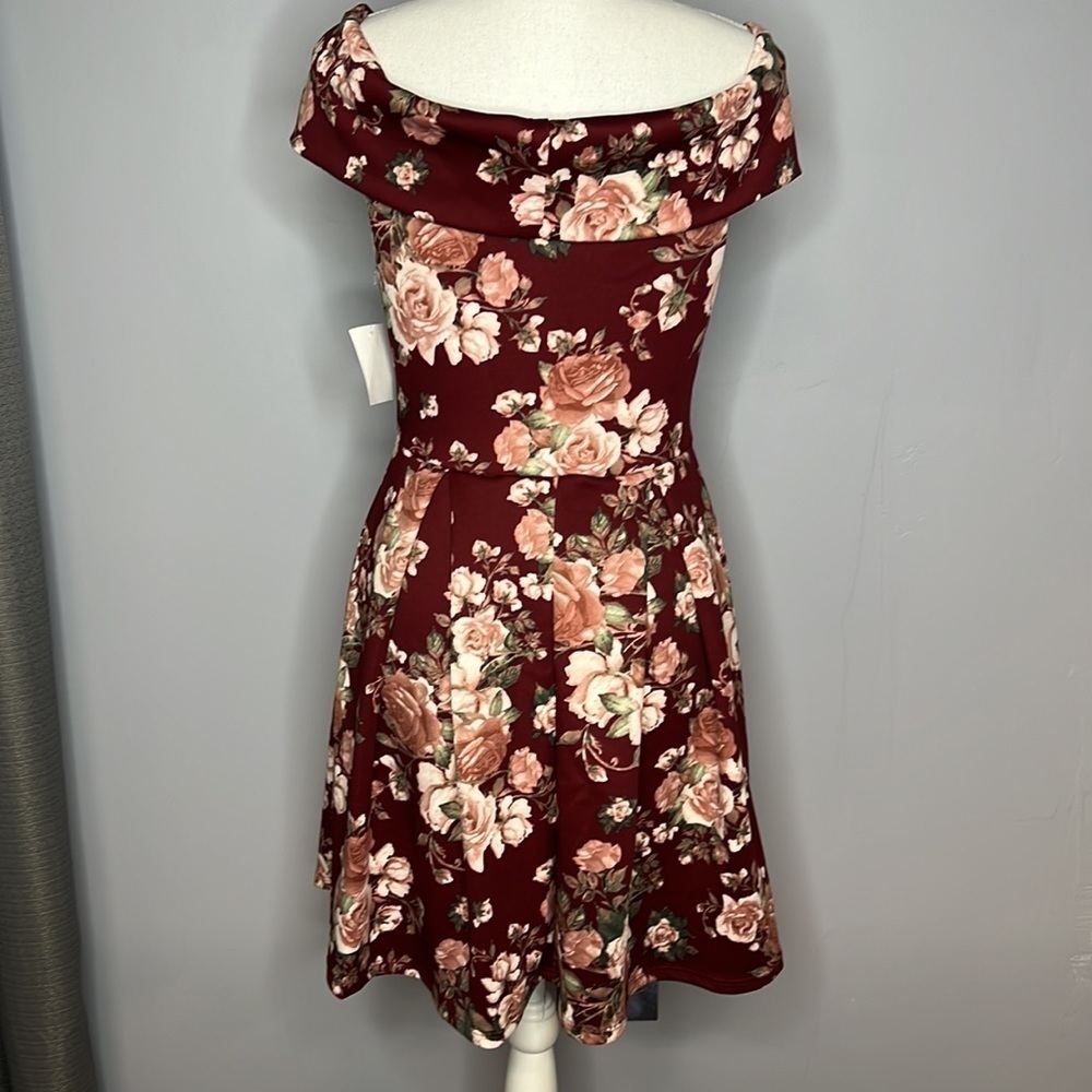 CHARLOTTE RUSSE MEDIUM NWT ROSES FLORAL SLEEVELESS ALINE DRESS - Picture 7 of 10